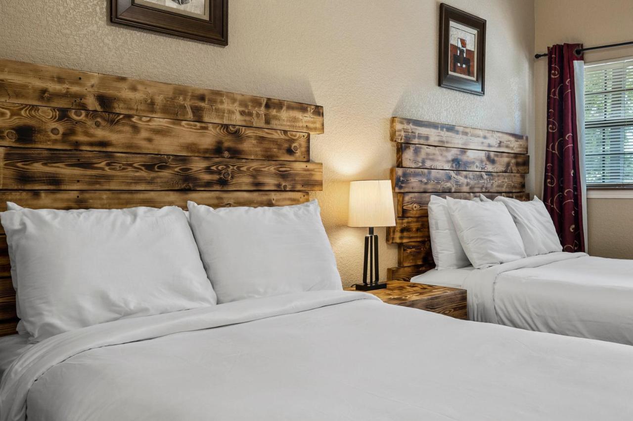 The Claire Hotel Canyon Lake Exteriör bild